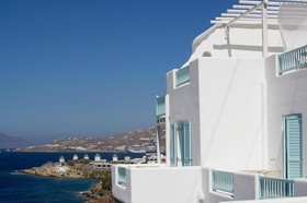 Bill & Coo Suites & Lounge
