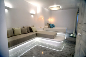Flaskos Suites