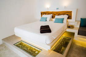 Flaskos Suites
