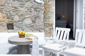Flaskos Suites