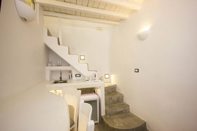 Flaskos Suites