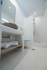 Flaskos Suites