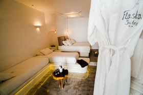 Flaskos Suites