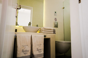 Flaskos Suites