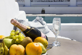 Flaskos Suites
