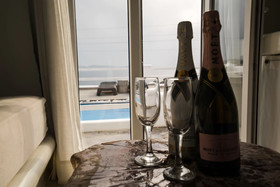Flaskos Suites