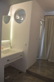 Flaskos Suites