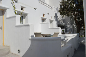 Flaskos Suites