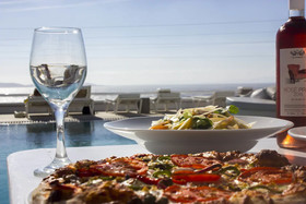 Flaskos Suites
