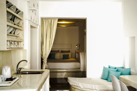 Flaskos Suites