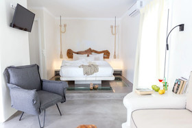 Flaskos Suites