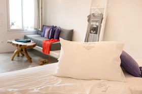 Flaskos Suites