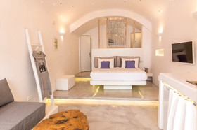Flaskos Suites