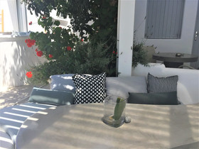 Flaskos Suites
