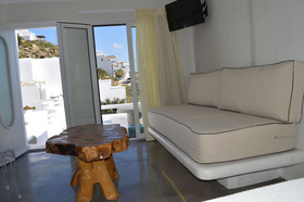 Flaskos Suites