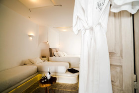 Flaskos Suites