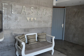 Flaskos Suites