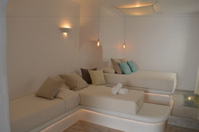 Flaskos Suites