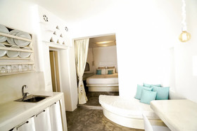 Flaskos Suites
