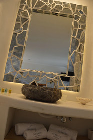 Flaskos Suites