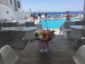 Flaskos Suites