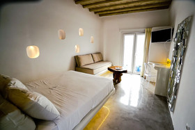 Flaskos Suites
