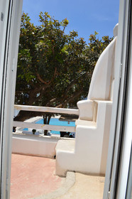 Flaskos Suites