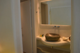 Flaskos Suites