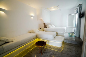 Flaskos Suites