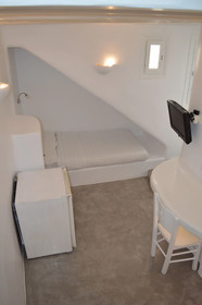 Flaskos Suites