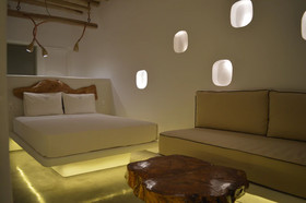 Flaskos Suites
