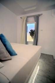 Flaskos Suites