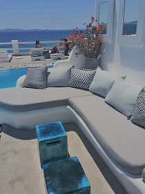 Flaskos Suites