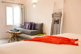 Flaskos Suites