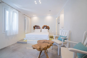 Flaskos Suites