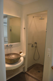 Flaskos Suites