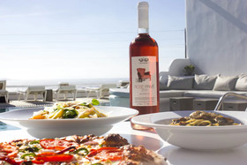 Flaskos Suites