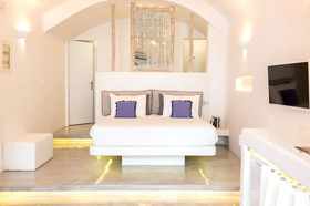 Flaskos Suites