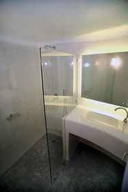 Flaskos Suites