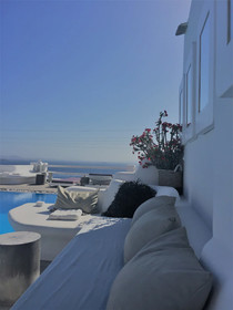 Flaskos Suites