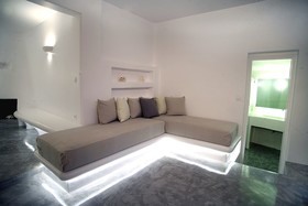 Flaskos Suites