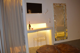 Flaskos Suites