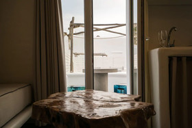 Flaskos Suites