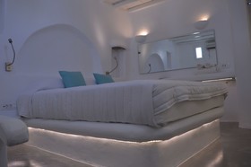 Flaskos Suites