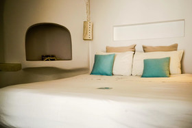 Flaskos Suites