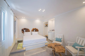Flaskos Suites