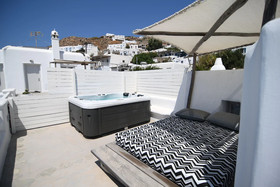 Flaskos Suites