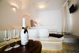 Flaskos Suites