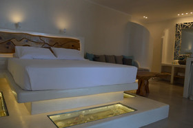 Flaskos Suites