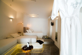 Flaskos Suites